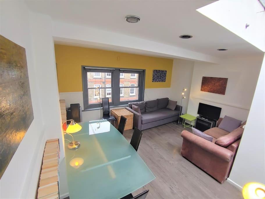 Stylish Apartment Near Carnaby Street, Sleeps 4. Londýn Exteriér fotografie
