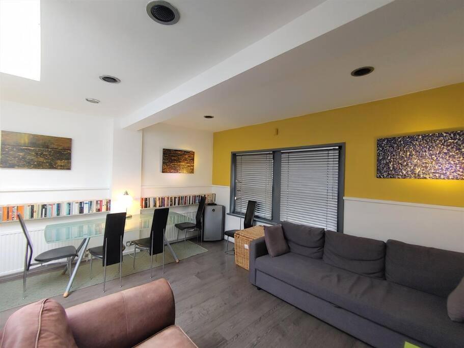 Stylish Apartment Near Carnaby Street, Sleeps 4. Londýn Exteriér fotografie