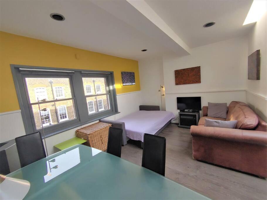 Stylish Apartment Near Carnaby Street, Sleeps 4. Londýn Exteriér fotografie