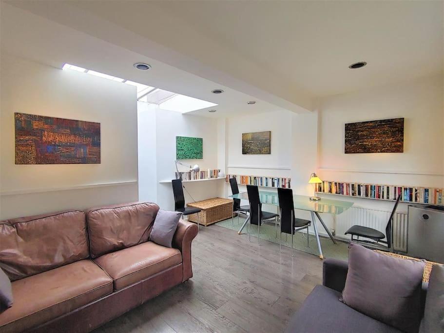 Stylish Apartment Near Carnaby Street, Sleeps 4. Londýn Exteriér fotografie