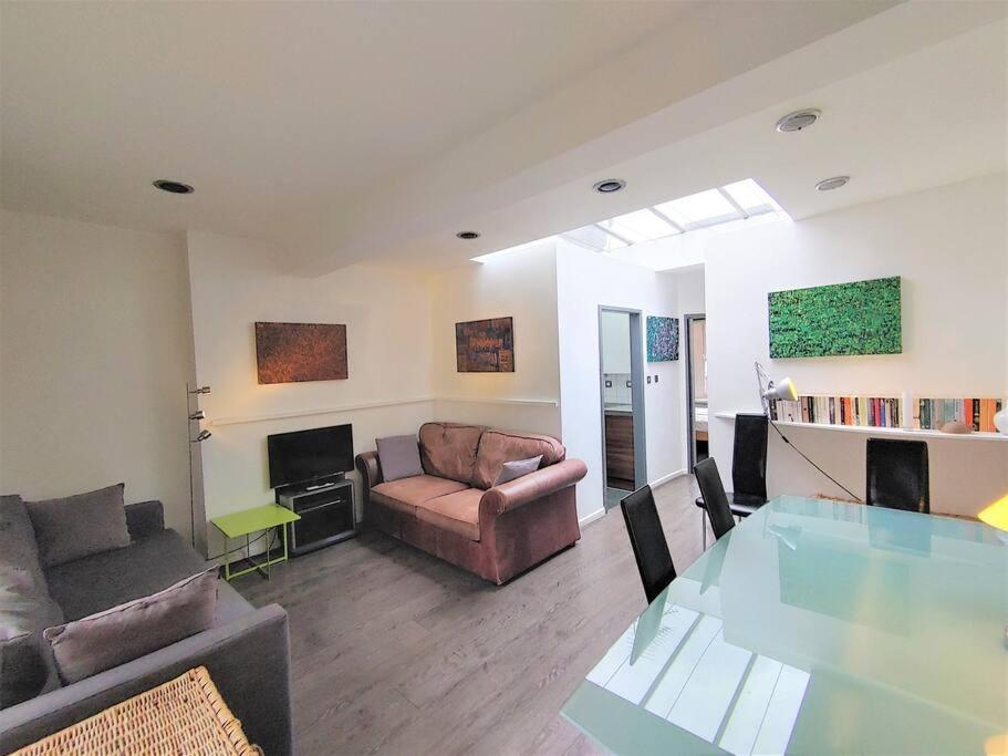 Stylish Apartment Near Carnaby Street, Sleeps 4. Londýn Exteriér fotografie
