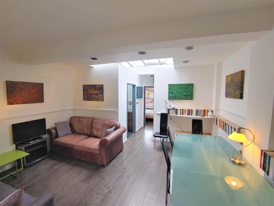 Stylish Apartment Near Carnaby Street, Sleeps 4. Londýn Exteriér fotografie